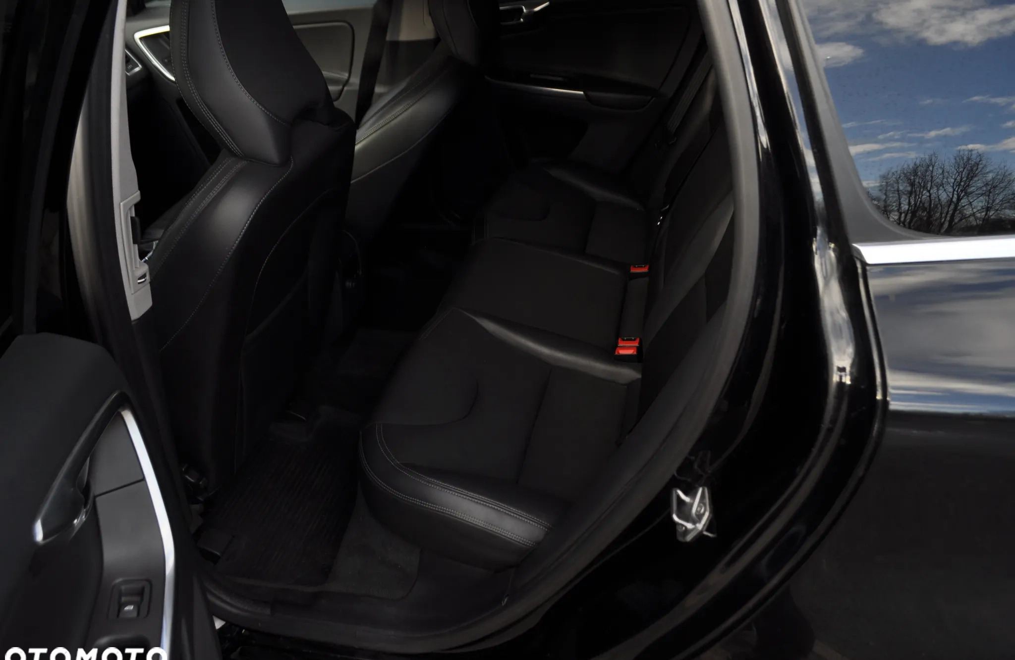 Volvo XC 60 cena 82999 przebieg: 125000, rok produkcji 2016 z Legnica małe 781